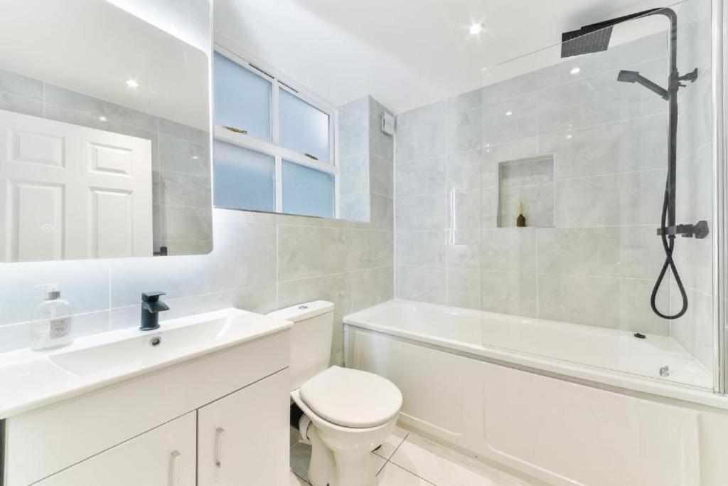 Appartement Greater London, 1 Bed London Flat, Parking, Nr Metro Stations, 15Mins To Londres Extérieur photo